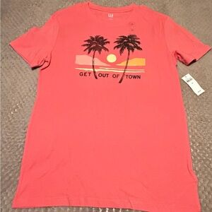 GAP Sunset Palm Graphic Tee in Coral